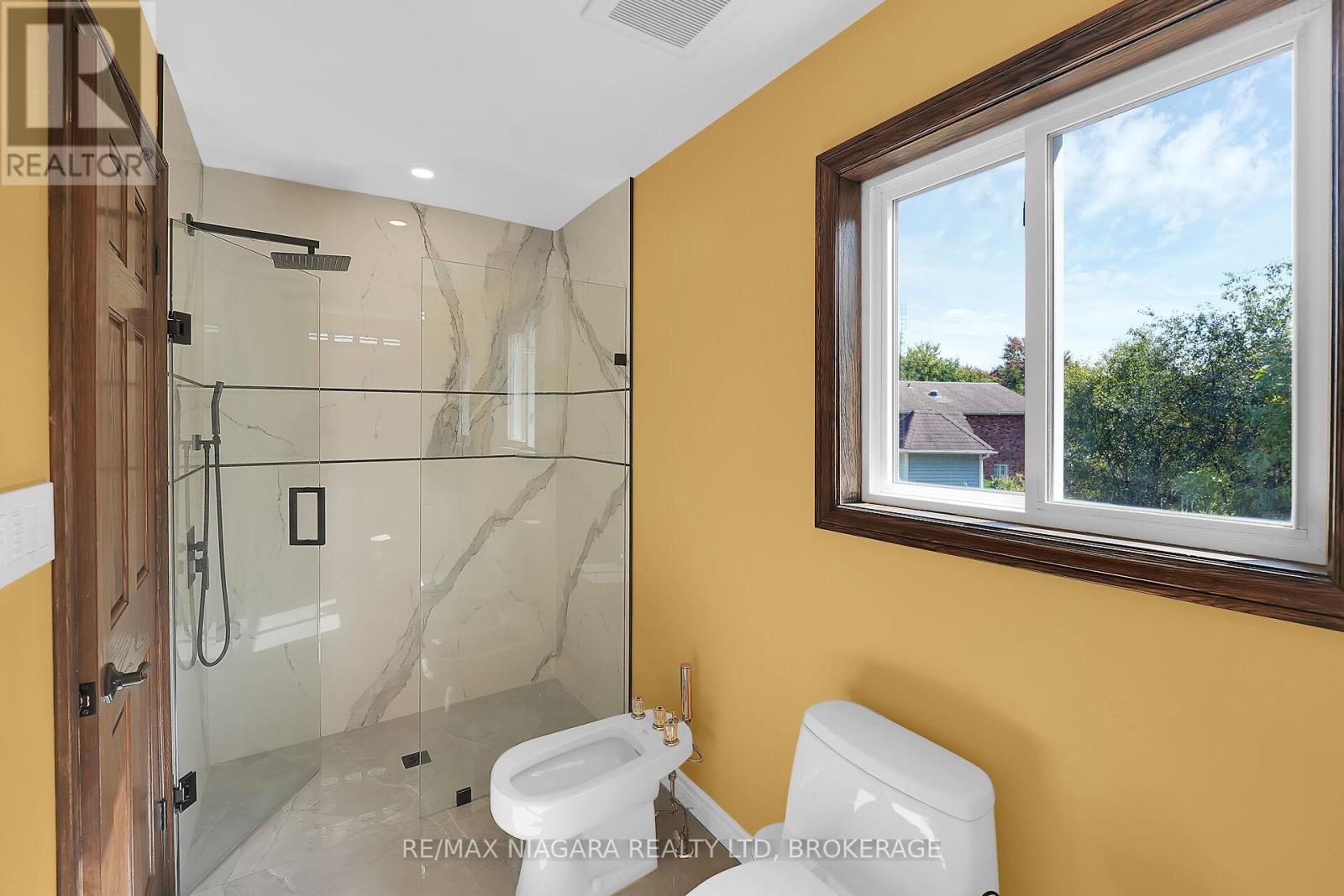 5 Lucerne Place, St. Catharines (Oakdale), Ontario  L2P 2E7 - Photo 26 - X12441548