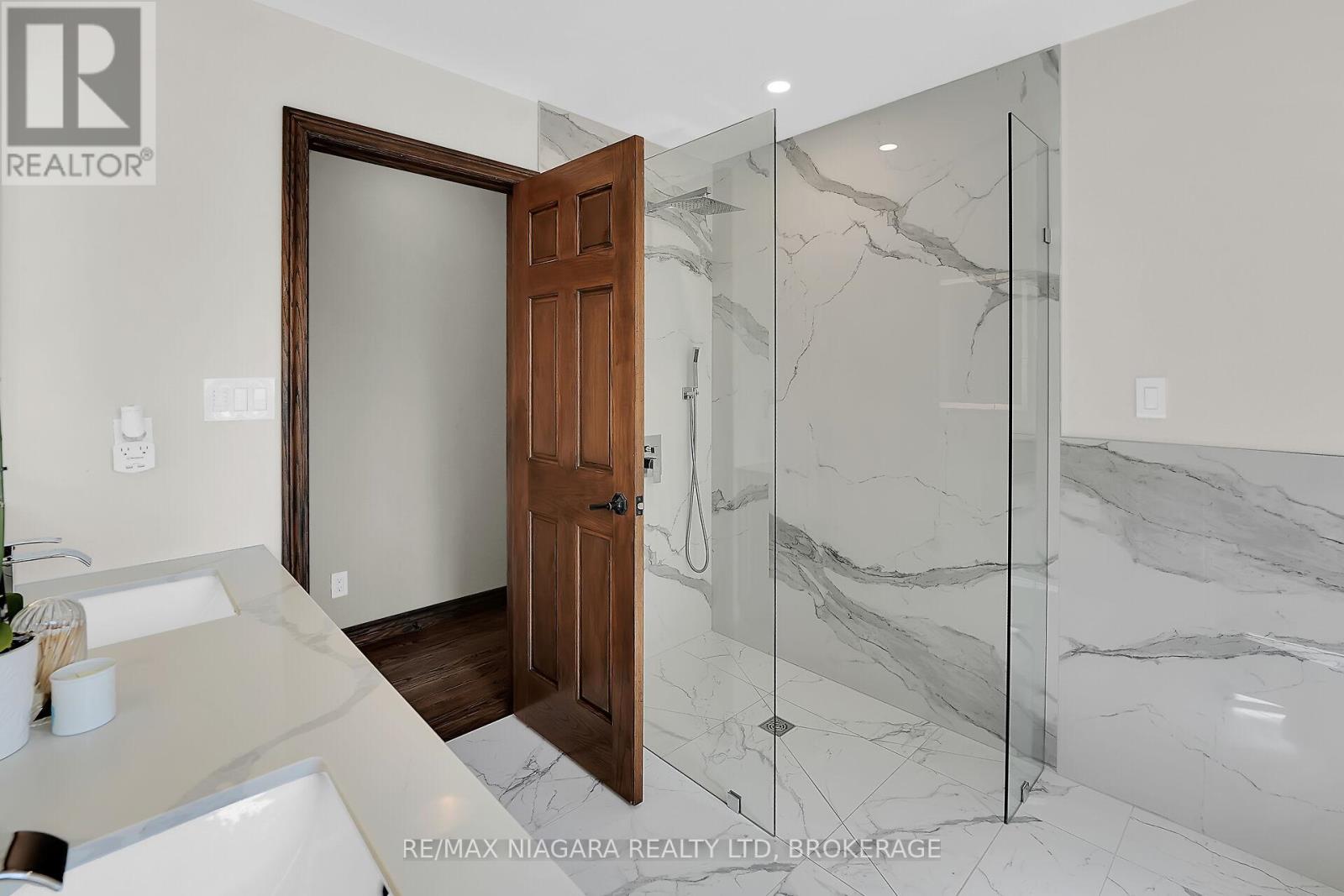 5 Lucerne Place, St. Catharines (Oakdale), Ontario  L2P 2E7 - Photo 30 - X12441548