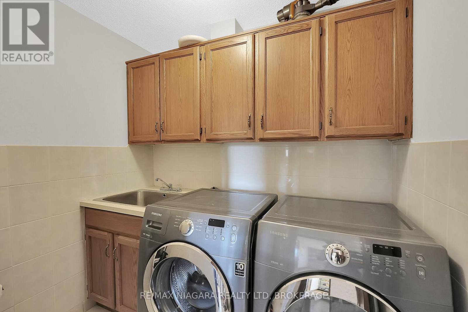 5 Lucerne Place, St. Catharines (Oakdale), Ontario  L2P 2E7 - Photo 32 - X12441548