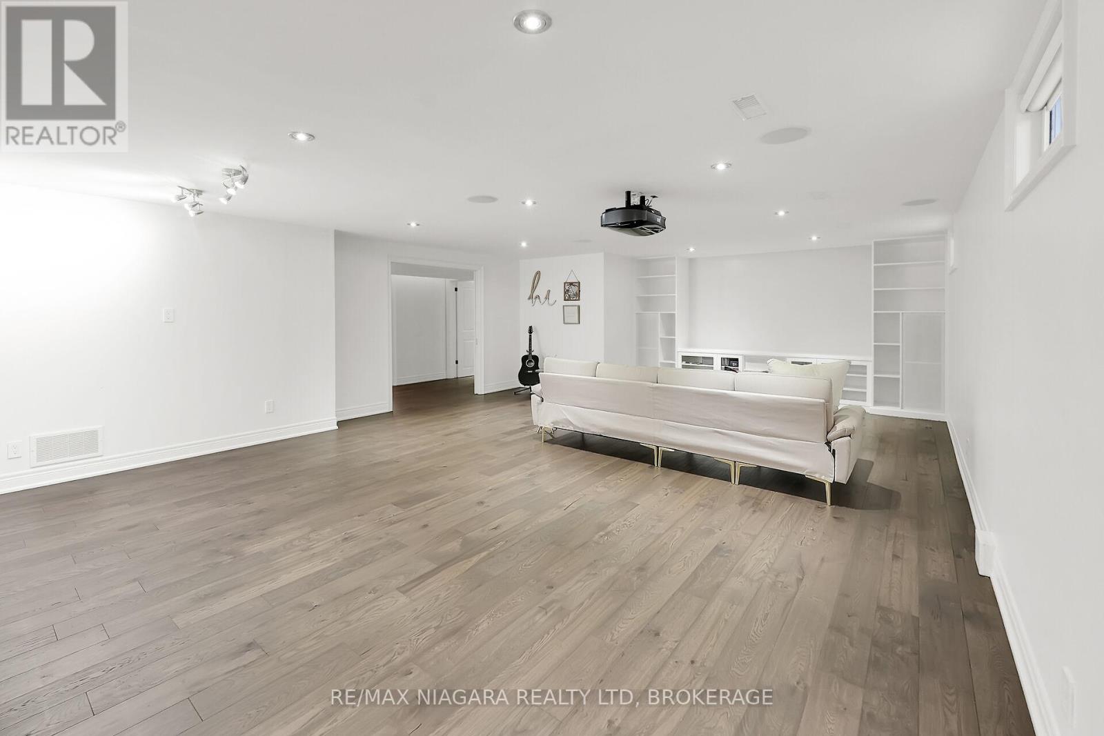 5 Lucerne Place, St. Catharines (Oakdale), Ontario  L2P 2E7 - Photo 33 - X12441548