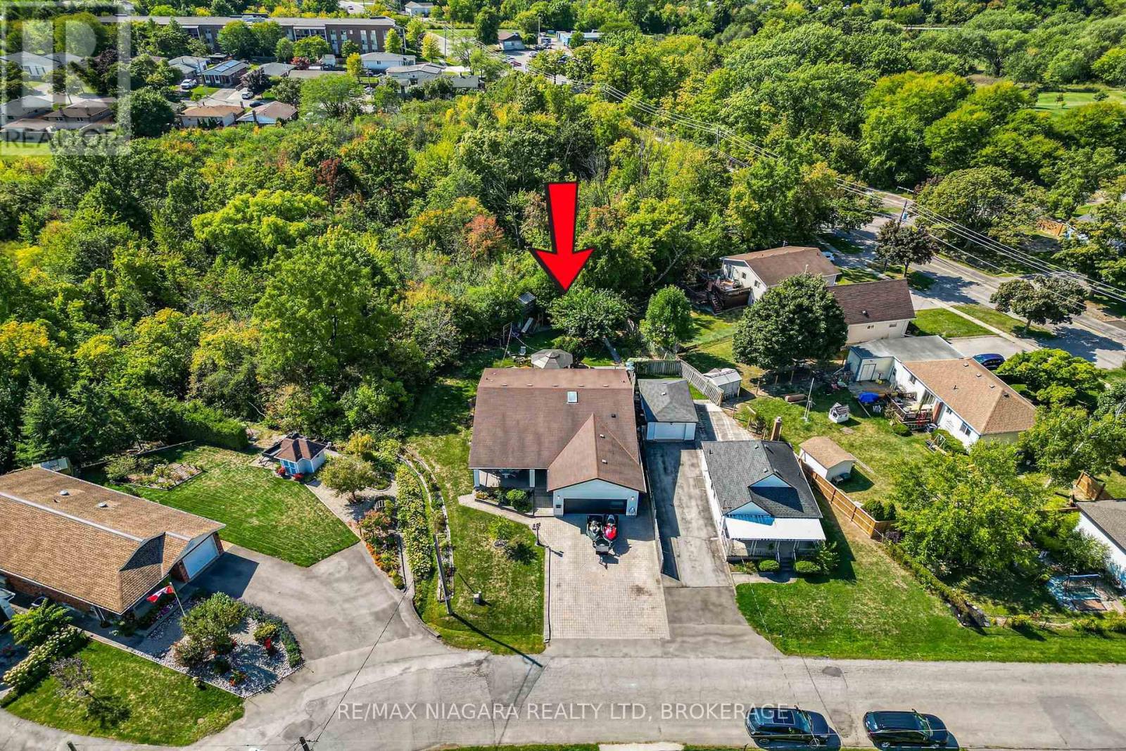 5 Lucerne Place, St. Catharines (Oakdale), Ontario  L2P 2E7 - Photo 4 - X12441548