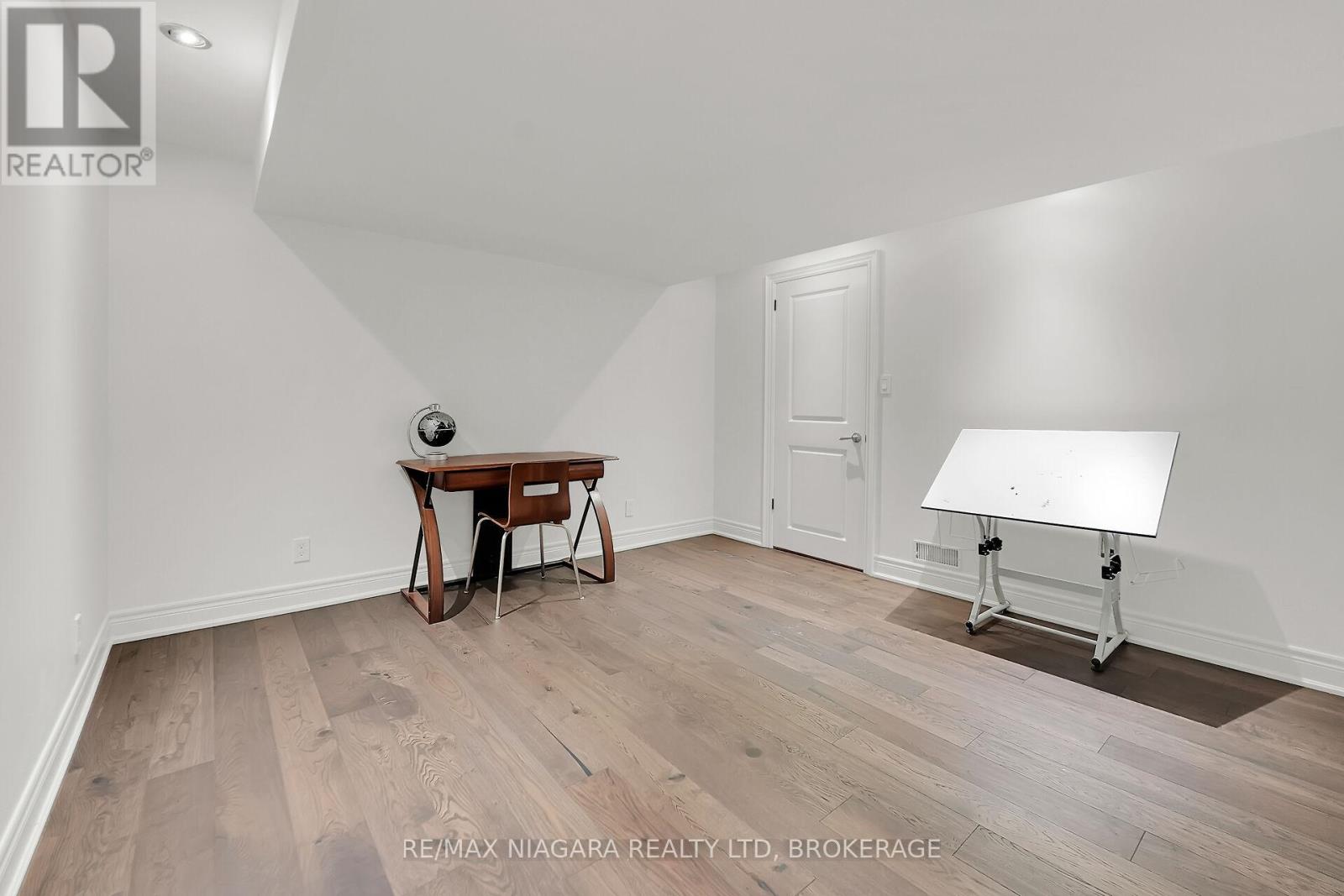 5 Lucerne Place, St. Catharines (Oakdale), Ontario  L2P 2E7 - Photo 40 - X12441548