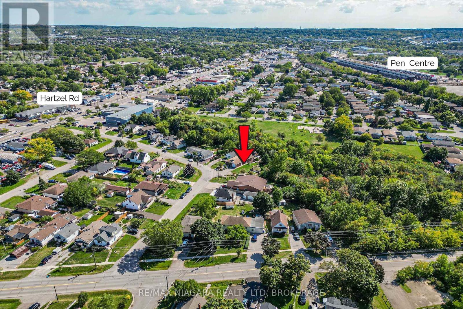 5 Lucerne Place, St. Catharines (Oakdale), Ontario  L2P 2E7 - Photo 5 - X12441548