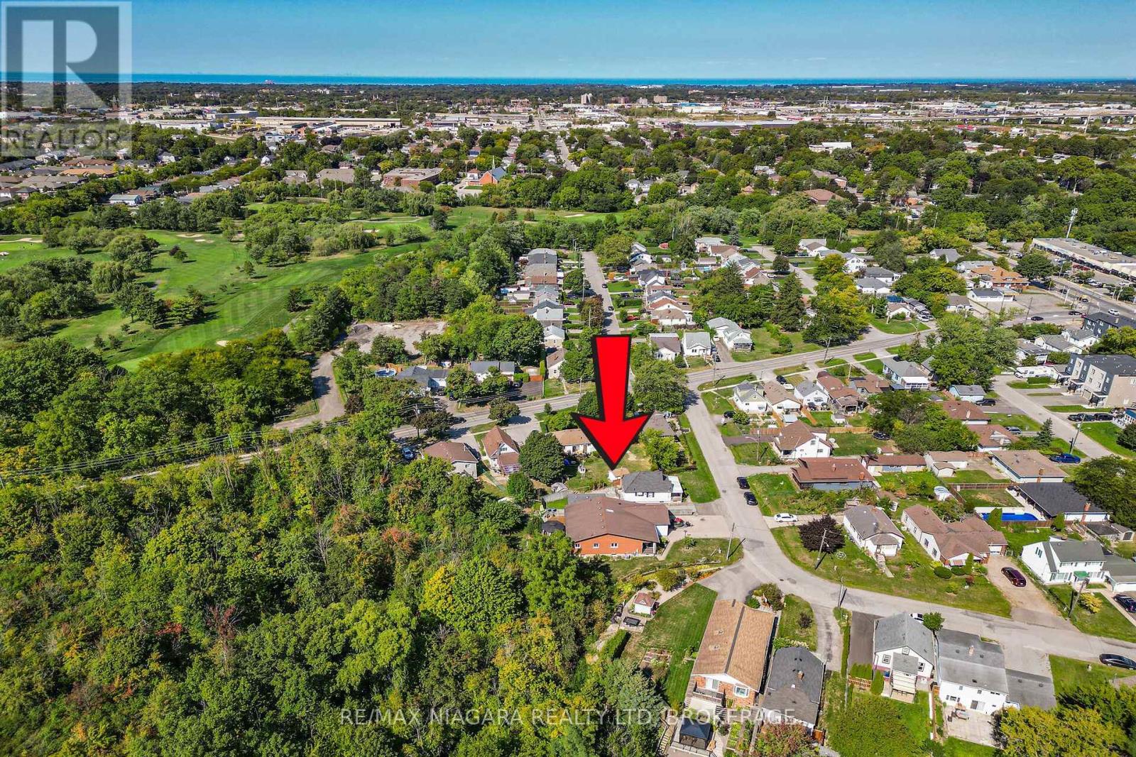 5 Lucerne Place, St. Catharines (Oakdale), Ontario  L2P 2E7 - Photo 7 - X12441548