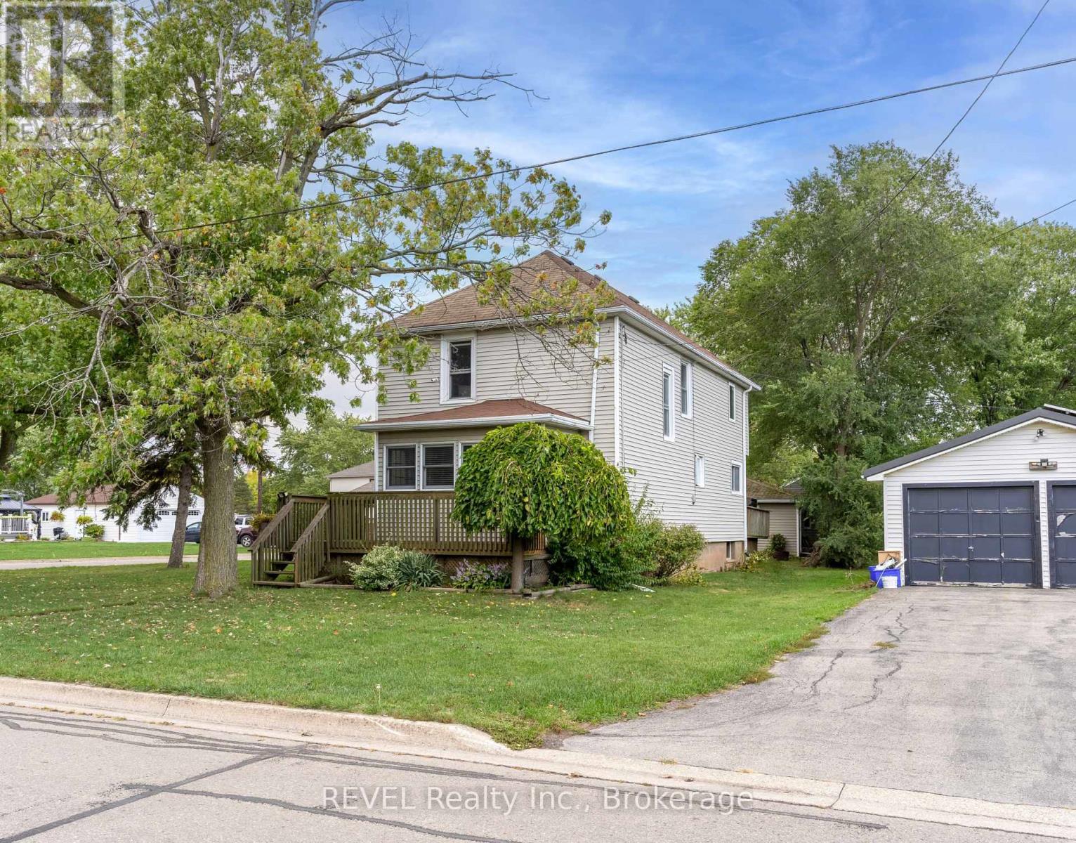32 Bay Avenue, Welland (Dain City), Ontario  L3B 3G6 - Photo 1 - X12441570
