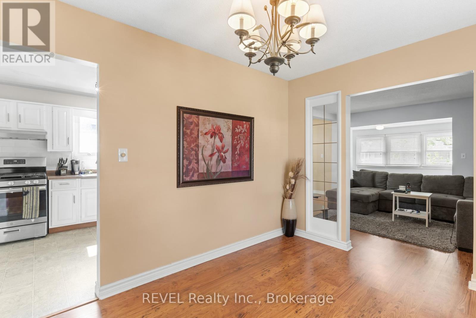 32 Bay Avenue, Welland (Dain City), Ontario  L3B 3G6 - Photo 10 - X12441570