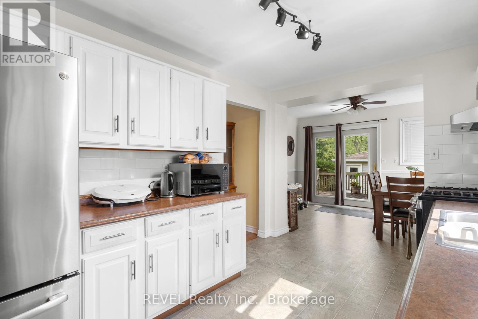 32 Bay Avenue, Welland (Dain City), Ontario  L3B 3G6 - Photo 11 - X12441570
