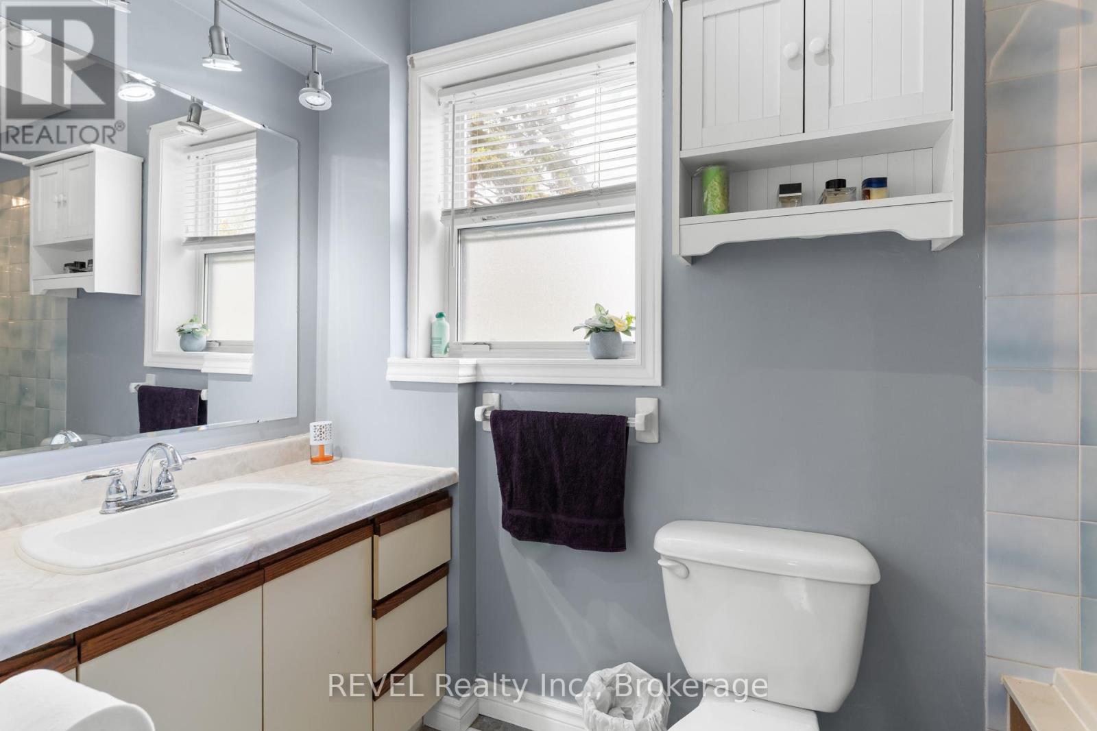 32 Bay Avenue, Welland (Dain City), Ontario  L3B 3G6 - Photo 15 - X12441570