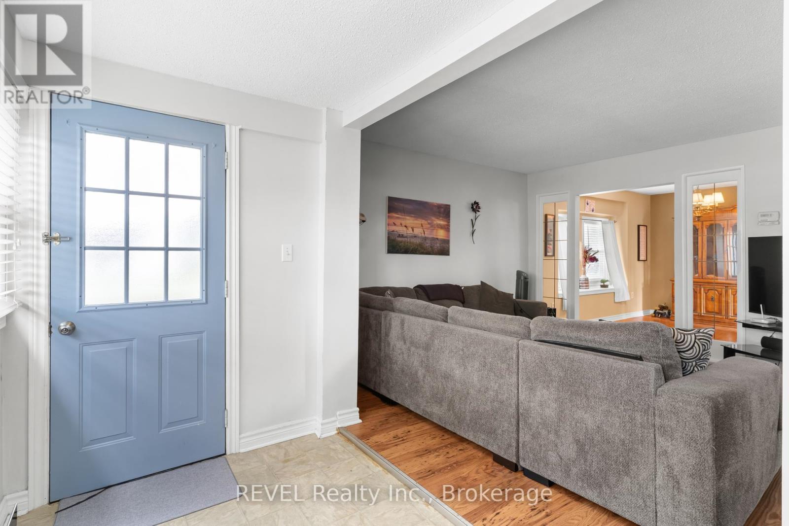 32 Bay Avenue, Welland (Dain City), Ontario  L3B 3G6 - Photo 4 - X12441570