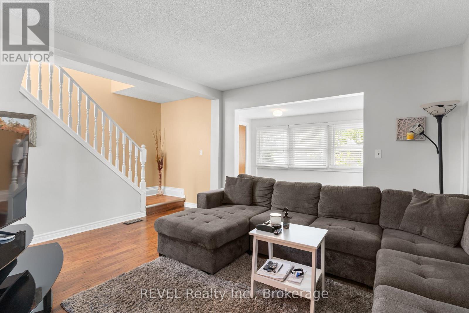 32 Bay Avenue, Welland (Dain City), Ontario  L3B 3G6 - Photo 6 - X12441570