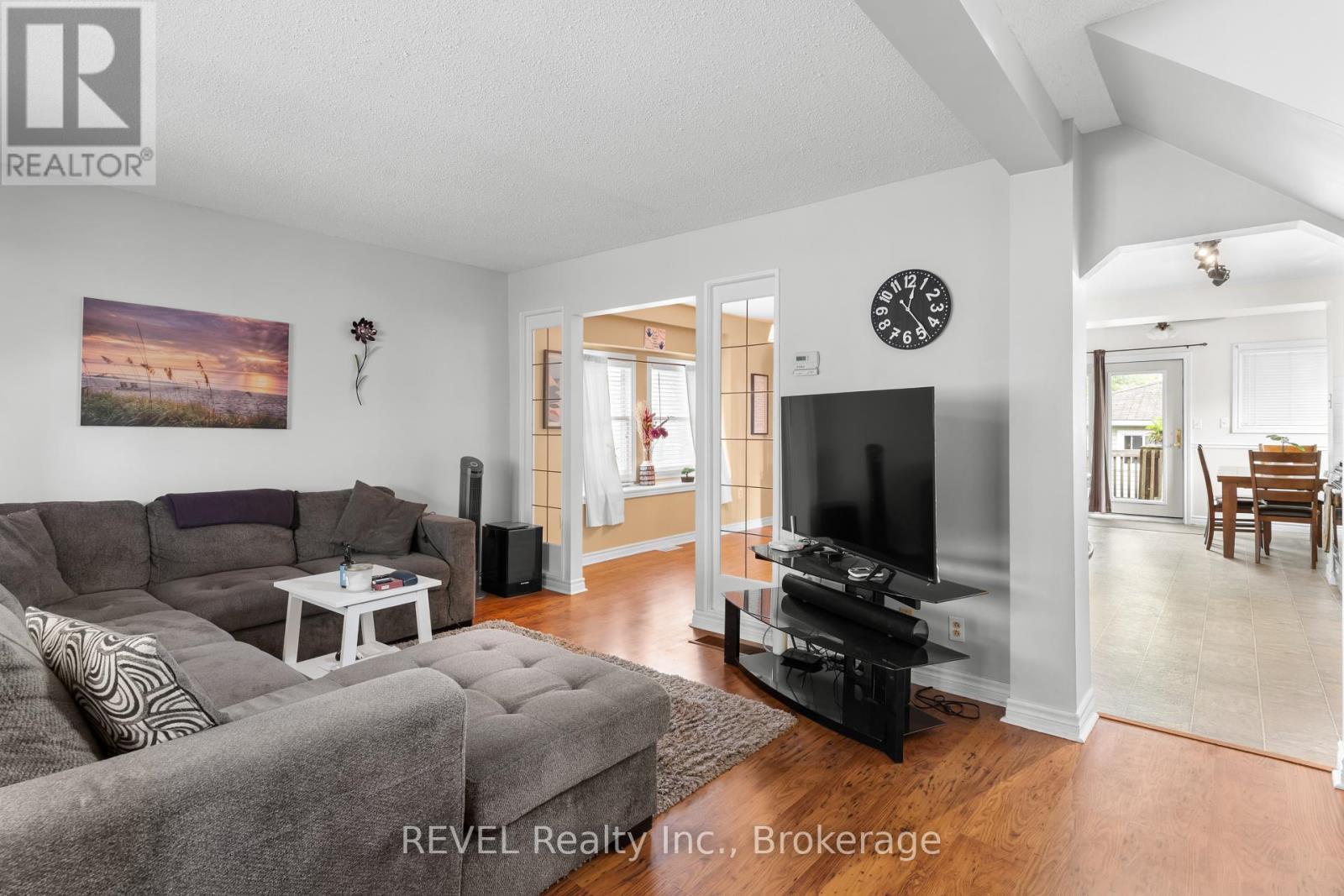 32 Bay Avenue, Welland (Dain City), Ontario  L3B 3G6 - Photo 7 - X12441570