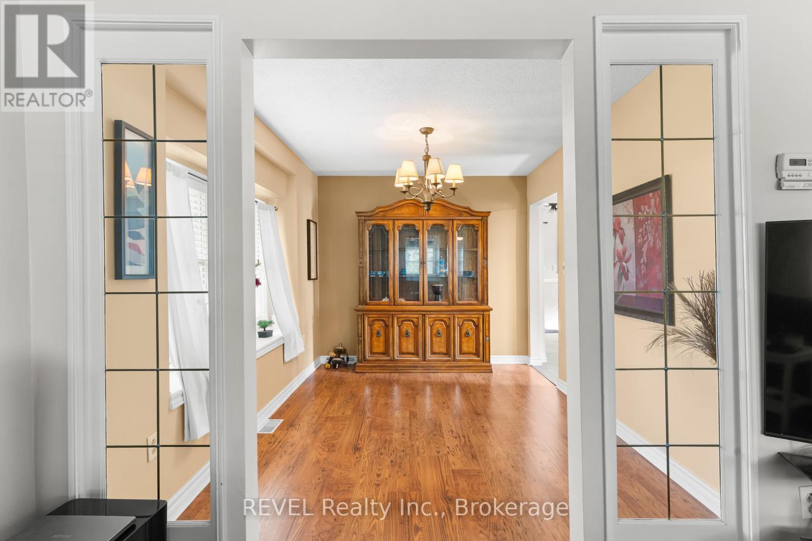 32 Bay Avenue, Welland (Dain City), Ontario  L3B 3G6 - Photo 8 - X12441570