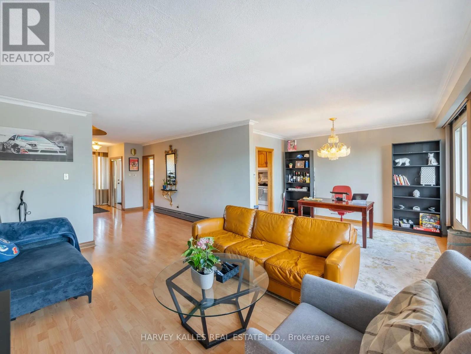 49 Wenderly Drive, Toronto, Ontario  M6B 2P1 - Photo 14 - W12441485