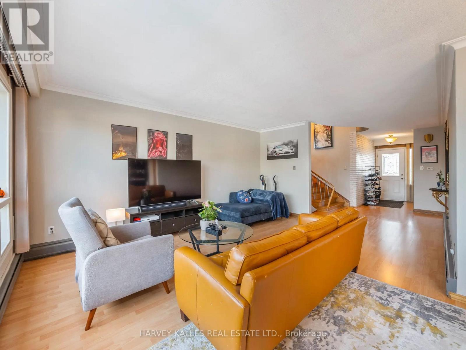 49 Wenderly Drive, Toronto, Ontario  M6B 2P1 - Photo 16 - W12441485
