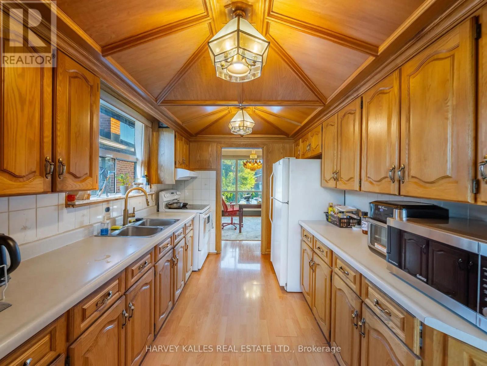 49 Wenderly Drive, Toronto, Ontario  M6B 2P1 - Photo 20 - W12441485