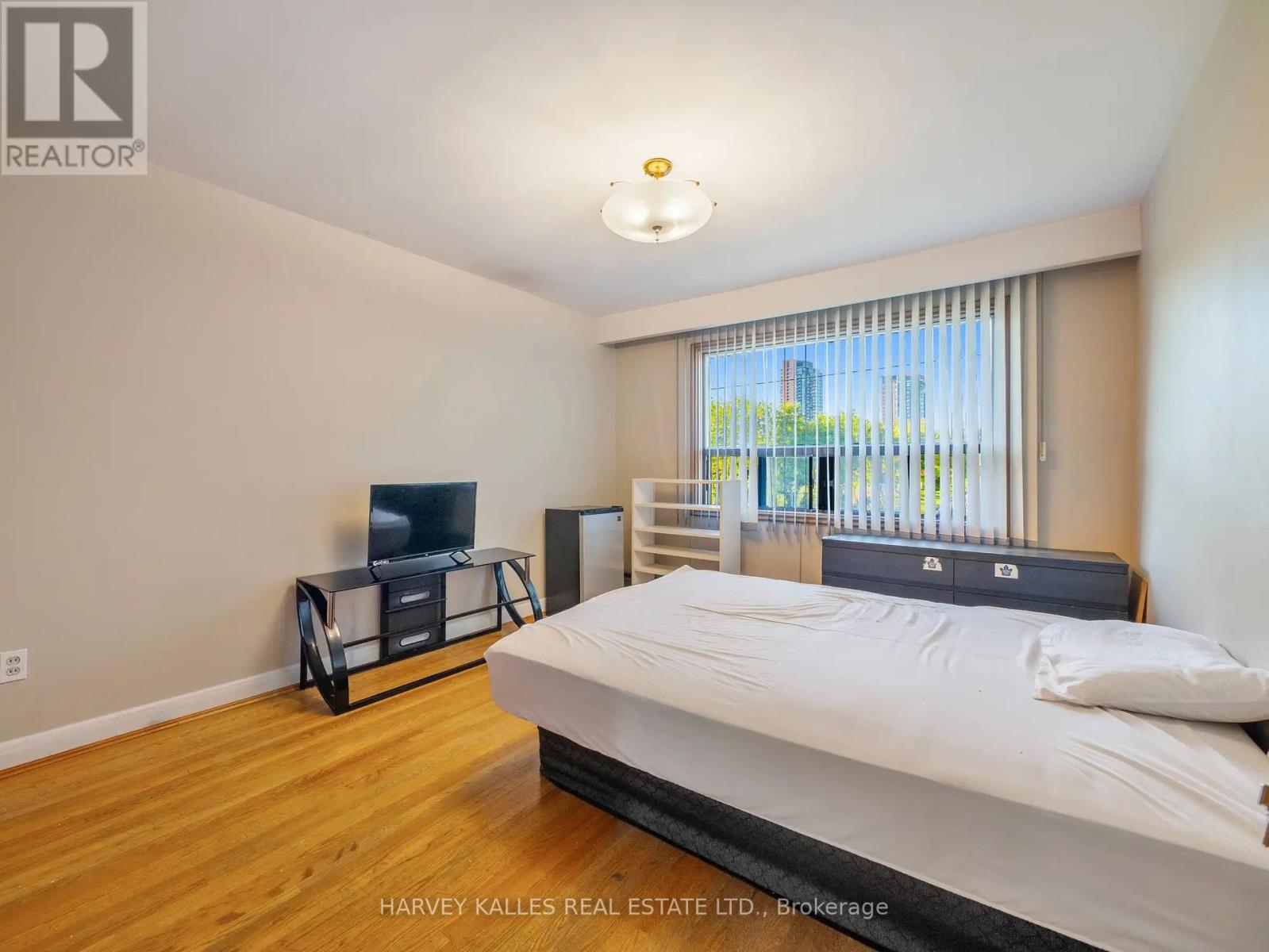 49 Wenderly Drive, Toronto, Ontario  M6B 2P1 - Photo 23 - W12441485