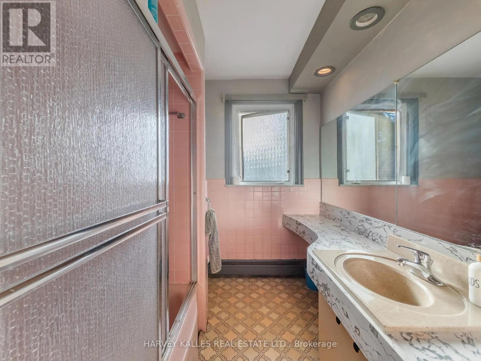 49 Wenderly Drive, Toronto, Ontario  M6B 2P1 - Photo 24 - W12441485