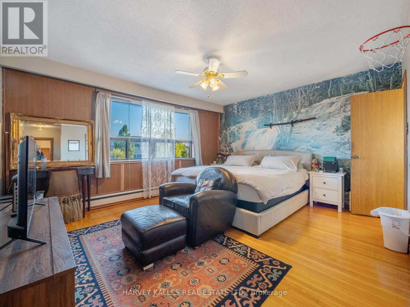 49 Wenderly Drive, Toronto, Ontario  M6B 2P1 - Photo 25 - W12441485