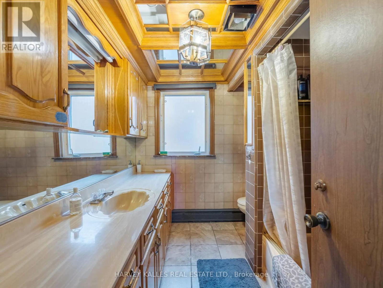 49 Wenderly Drive, Toronto, Ontario  M6B 2P1 - Photo 35 - W12441485
