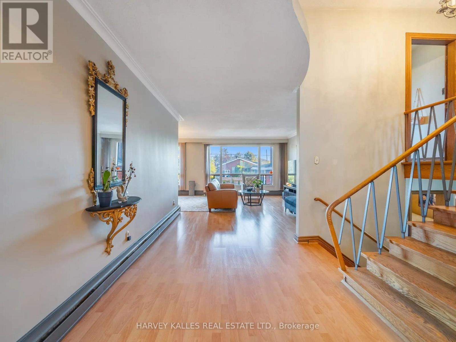 49 Wenderly Drive, Toronto, Ontario  M6B 2P1 - Photo 7 - W12441485