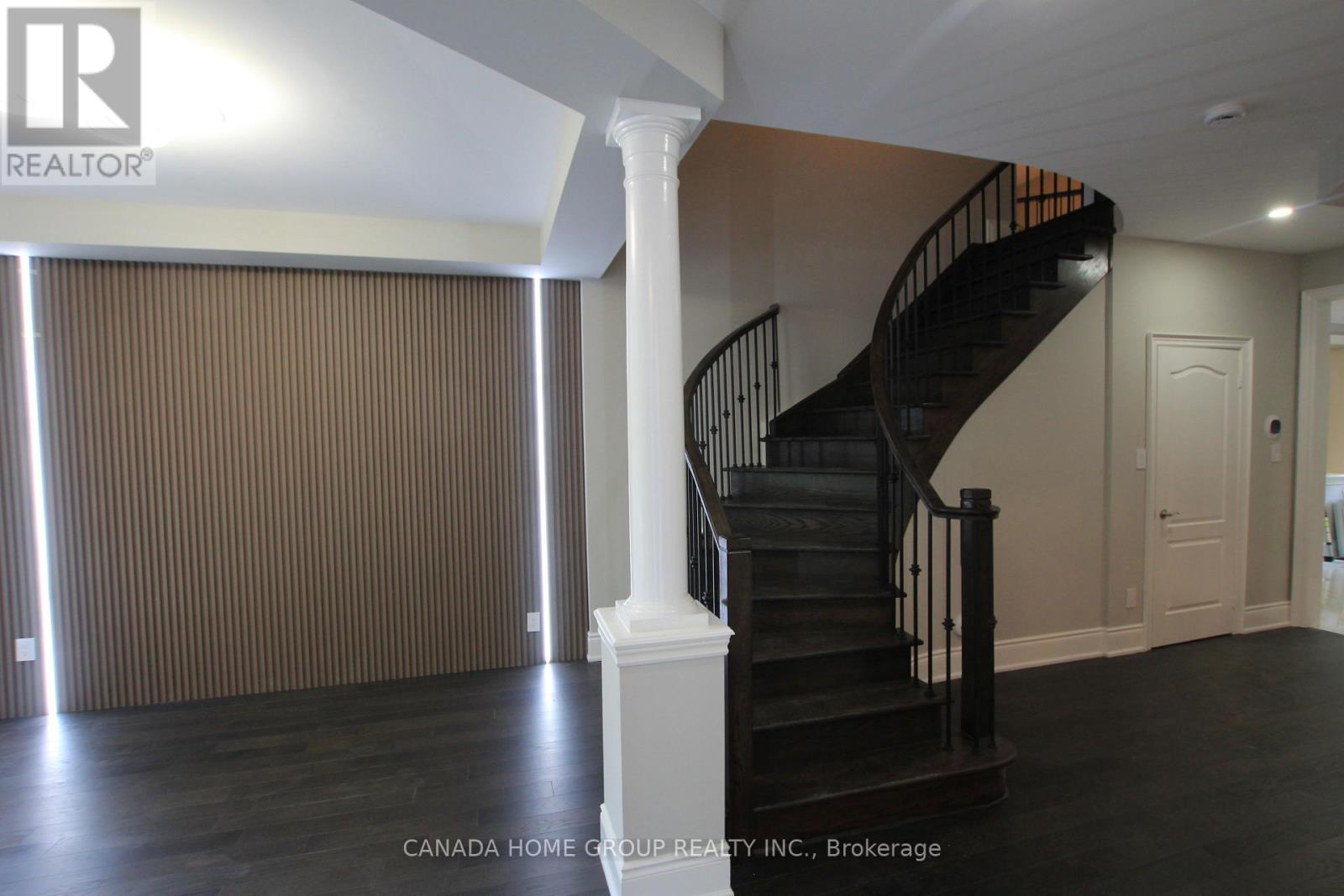 129 Creek Path Avenue, Oakville, Ontario  L6L 8T3 - Photo 12 - W12441496