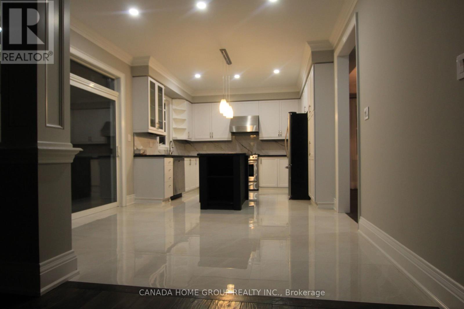 129 Creek Path Avenue, Oakville, Ontario  L6L 8T3 - Photo 13 - W12441496