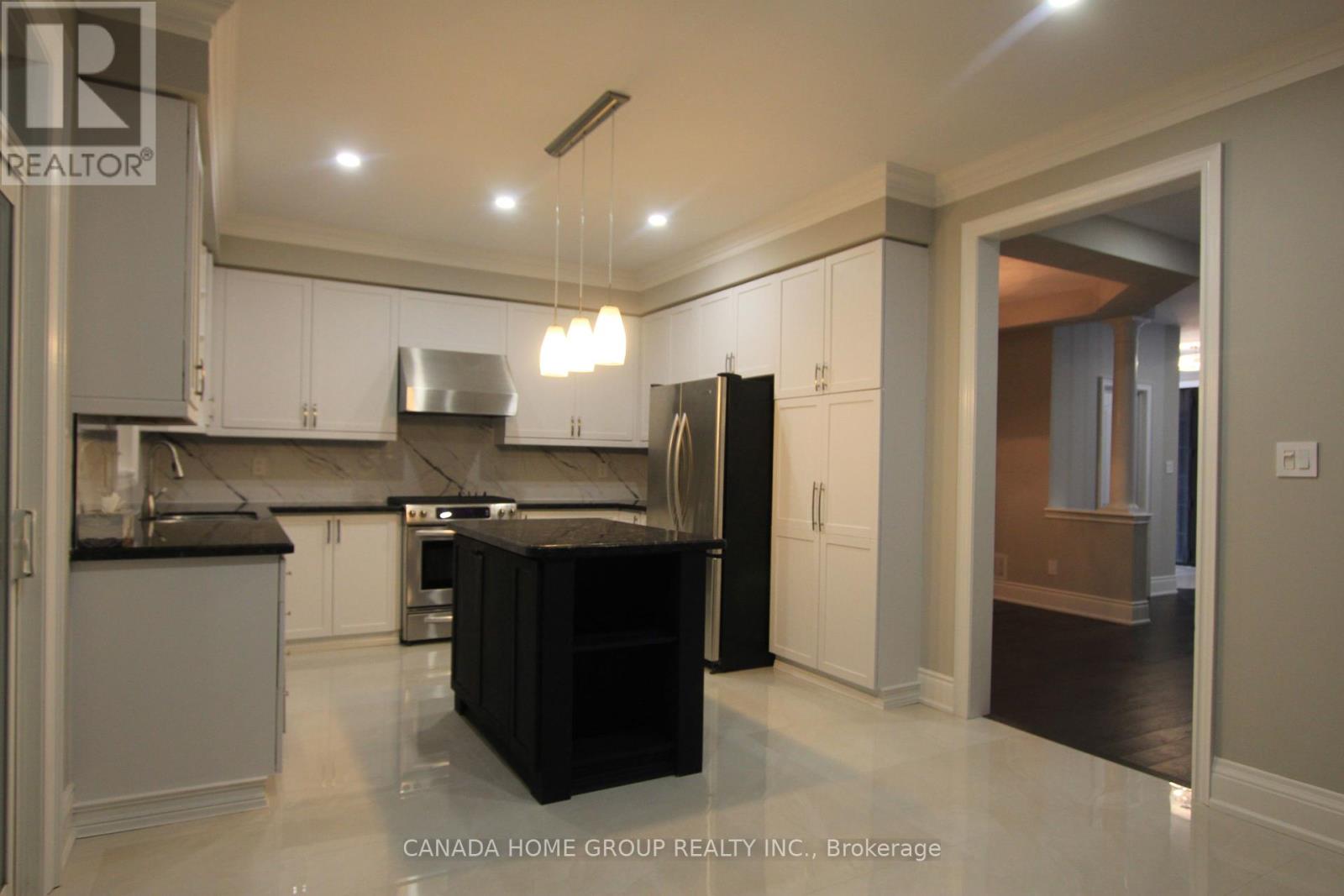 129 Creek Path Avenue, Oakville, Ontario  L6L 8T3 - Photo 14 - W12441496