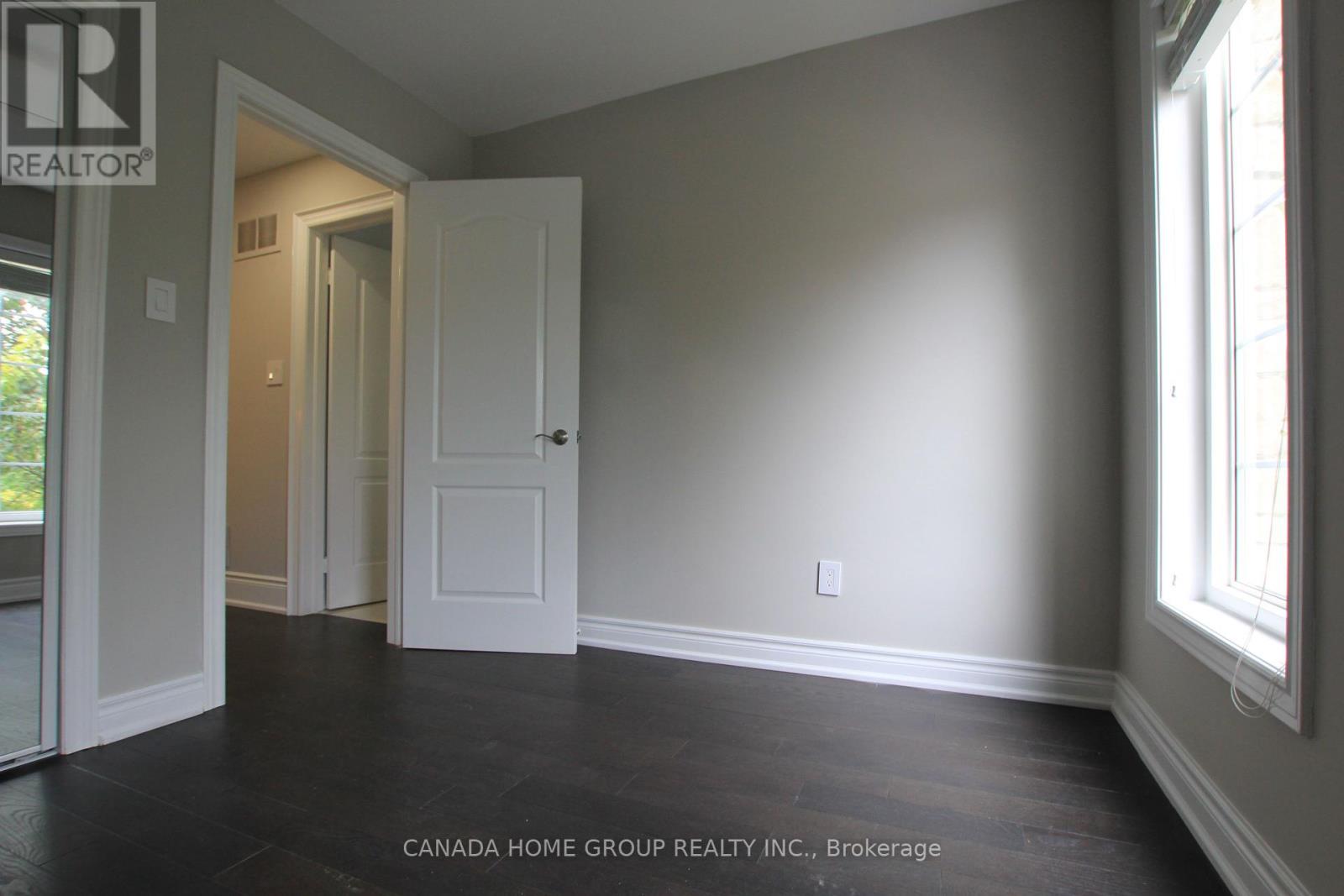 129 Creek Path Avenue, Oakville, Ontario  L6L 8T3 - Photo 23 - W12441496