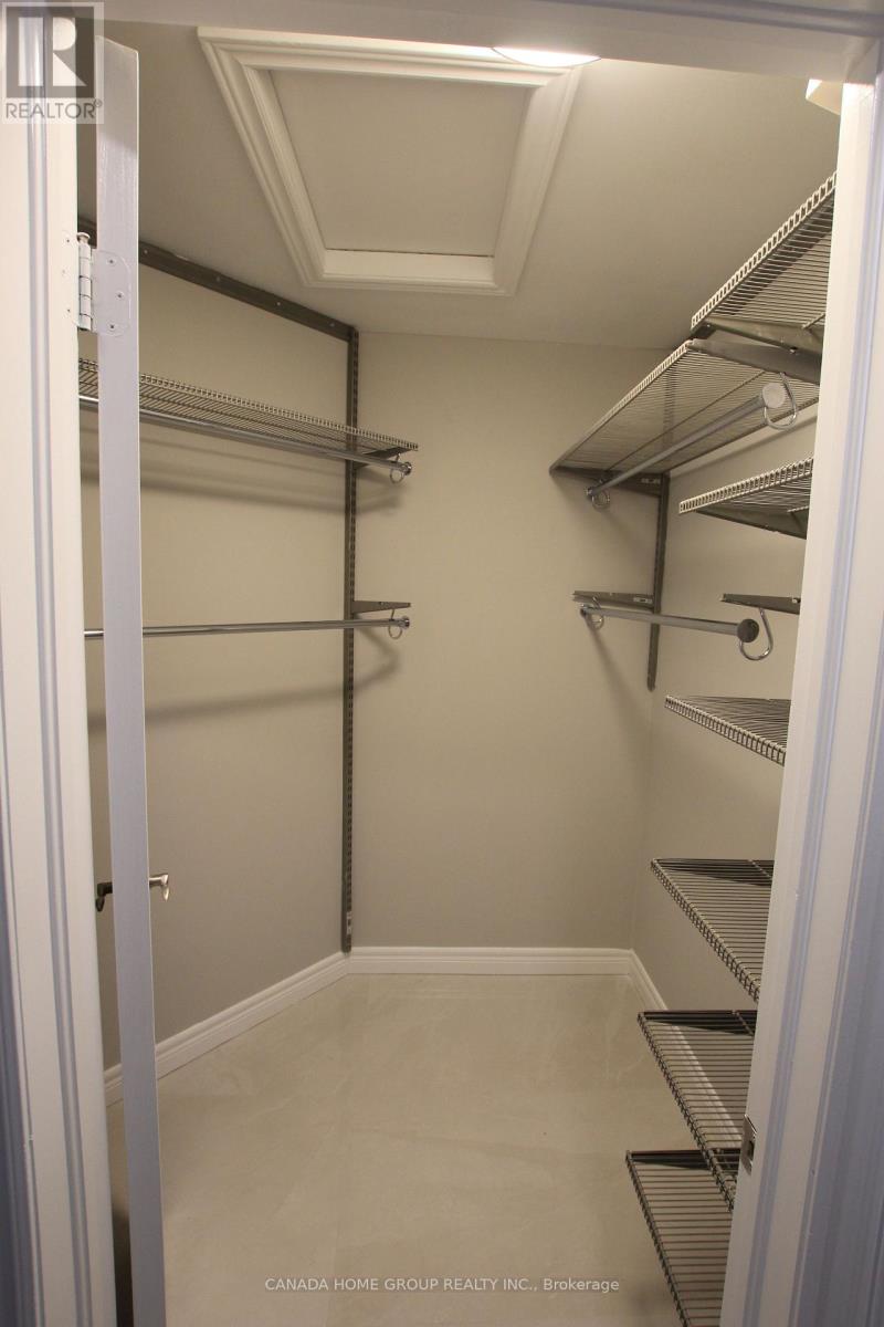 129 Creek Path Avenue, Oakville, Ontario  L6L 8T3 - Photo 32 - W12441496