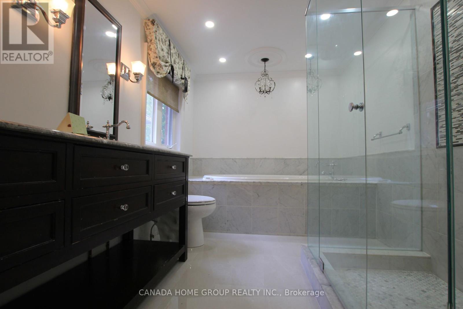 129 Creek Path Avenue, Oakville, Ontario  L6L 8T3 - Photo 35 - W12441496