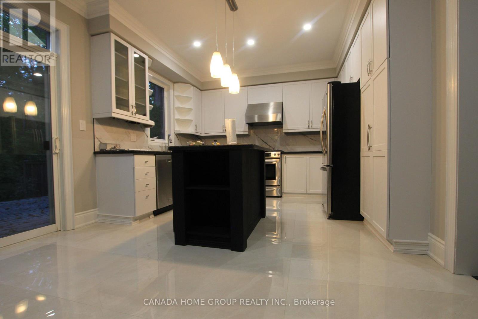 129 Creek Path Avenue, Oakville, Ontario  L6L 8T3 - Photo 47 - W12441496