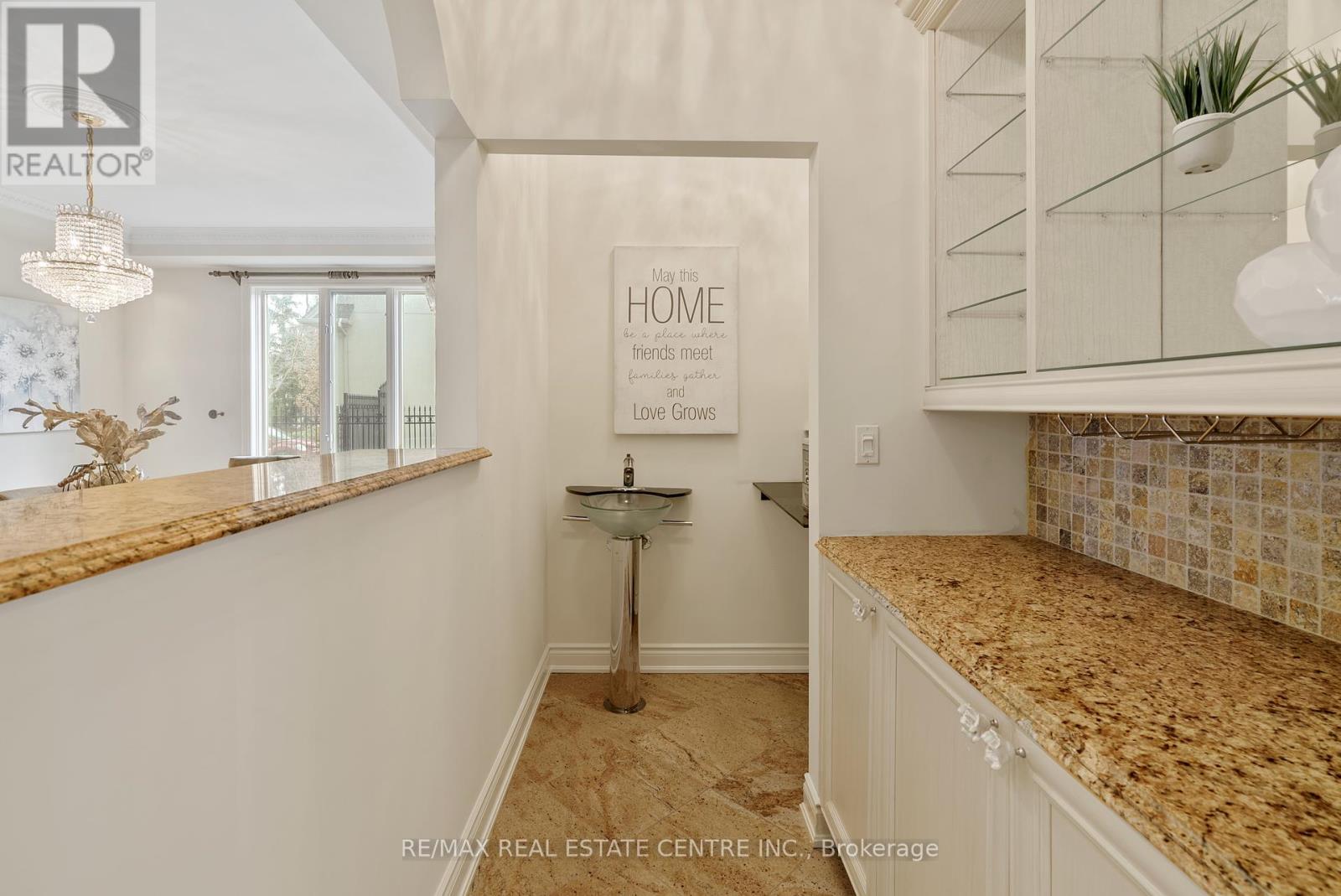 645 Cranleigh Court, Mississauga, Ontario  L5H 4L4 - Photo 13 - W12441499