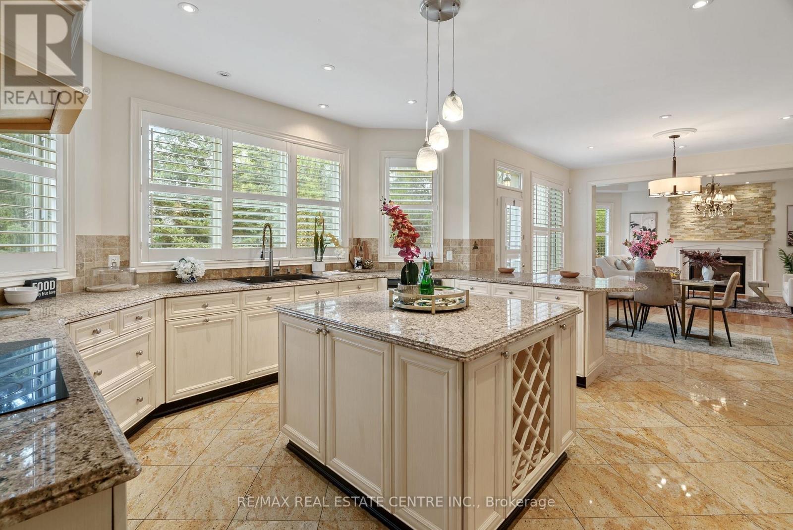 645 Cranleigh Court, Mississauga, Ontario  L5H 4L4 - Photo 20 - W12441499