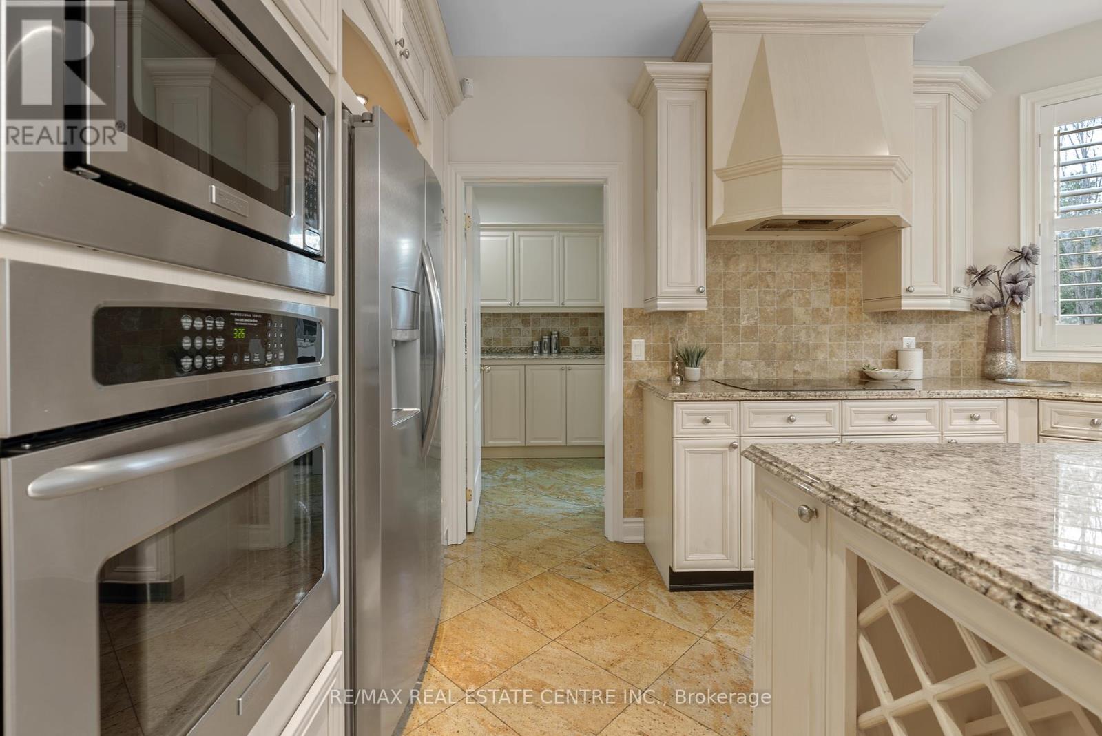 645 Cranleigh Court, Mississauga, Ontario  L5H 4L4 - Photo 22 - W12441499