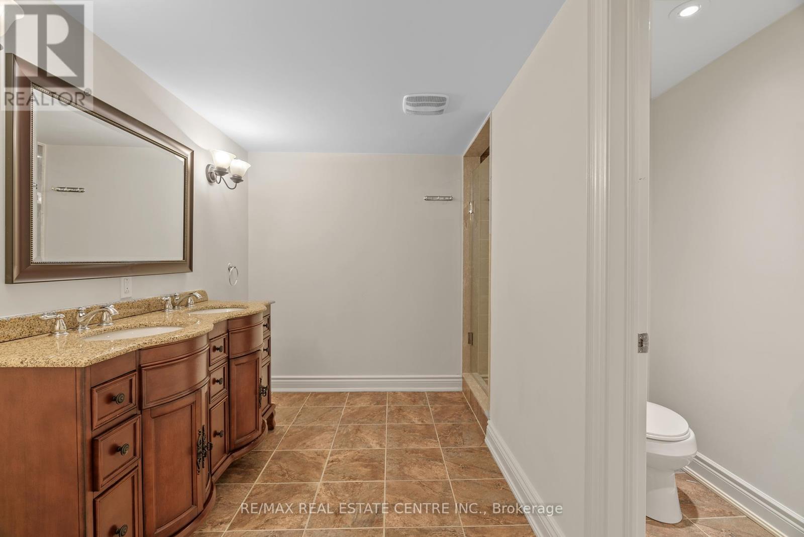 645 Cranleigh Court, Mississauga, Ontario  L5H 4L4 - Photo 41 - W12441499