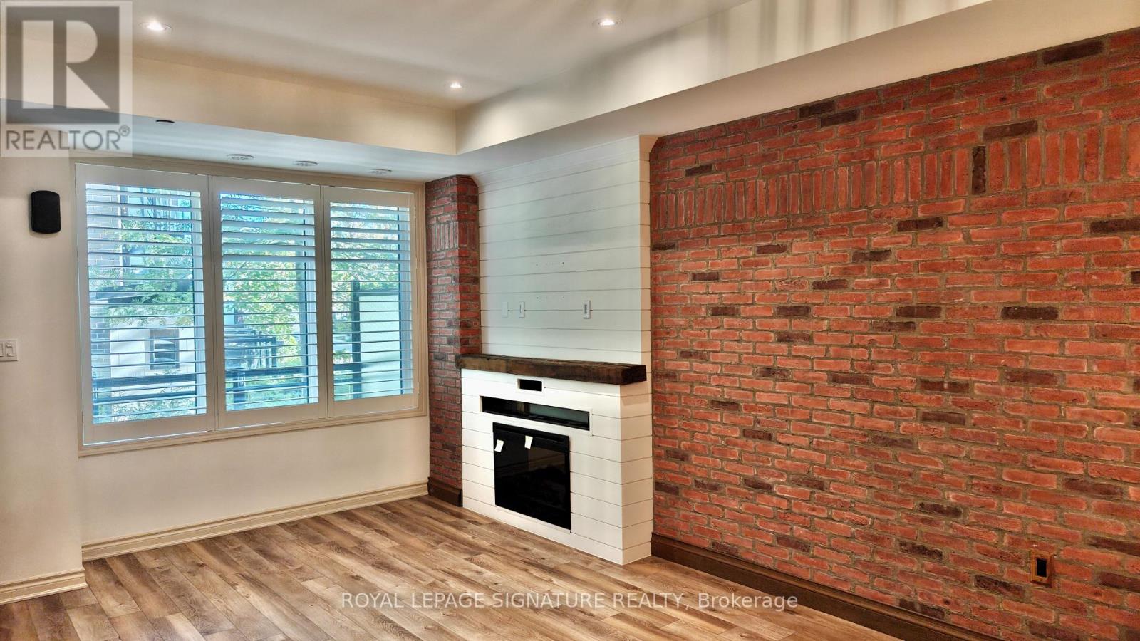4 - 2232 Bromsgrove Road, Mississauga, Ontario  L5J 0B3 - Photo 2 - W12441509
