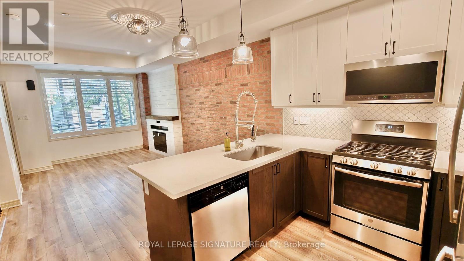 4 - 2232 Bromsgrove Road, Mississauga, Ontario  L5J 0B3 - Photo 3 - W12441509