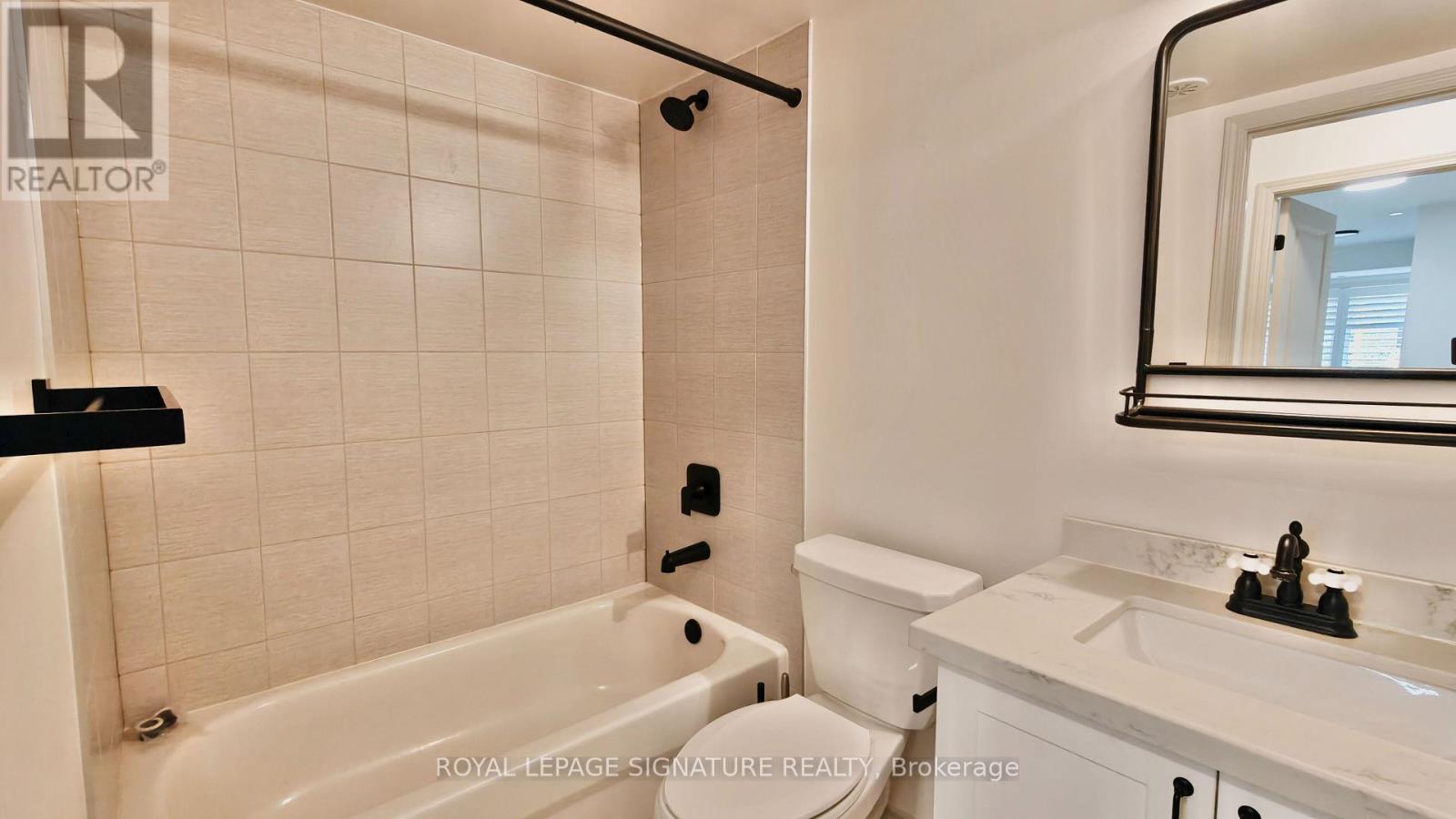 4 - 2232 Bromsgrove Road, Mississauga, Ontario  L5J 0B3 - Photo 8 - W12441509