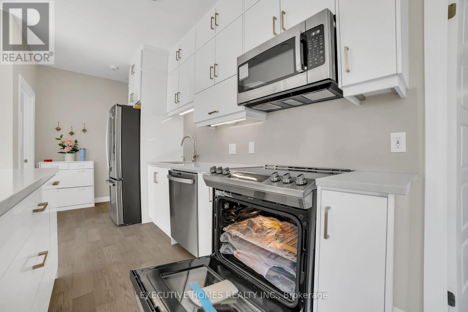208 - 3265 Carding Mill Trail, Oakville, Ontario  L6M 5P7 - Photo 11 - W12441515