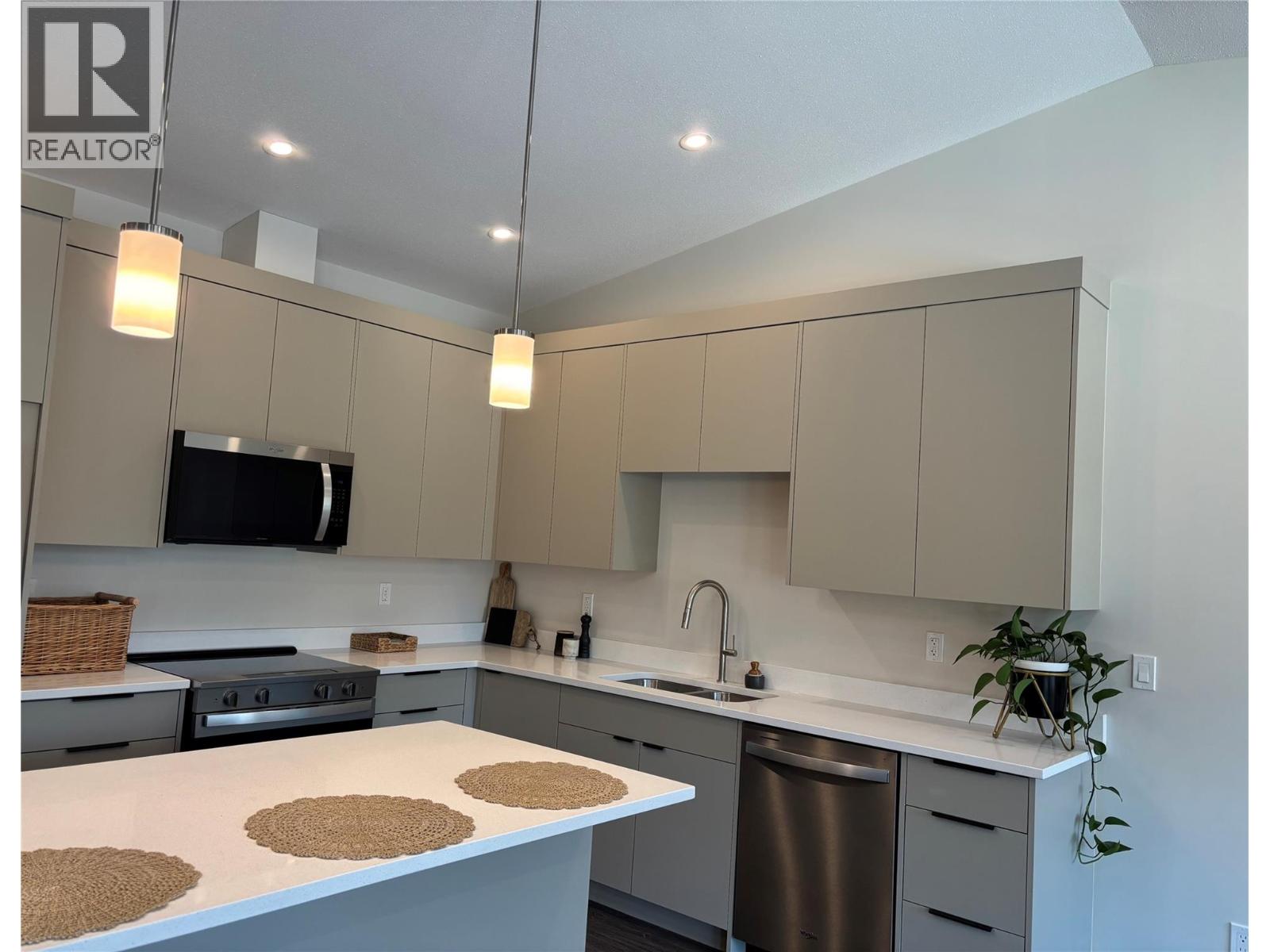 2728 Huckleberry Lane, Kimberley, British Columbia  V1A 3E4 - Photo 3 - 10364820