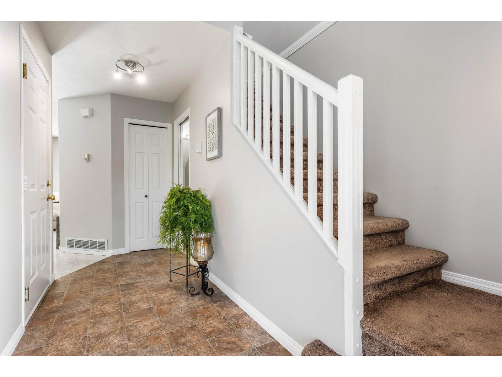 8 45932 Lewis Avenue, Chilliwack Proper West, Chilliwack, British Columbia  V2P 3C2 - Photo 9 - R3054817