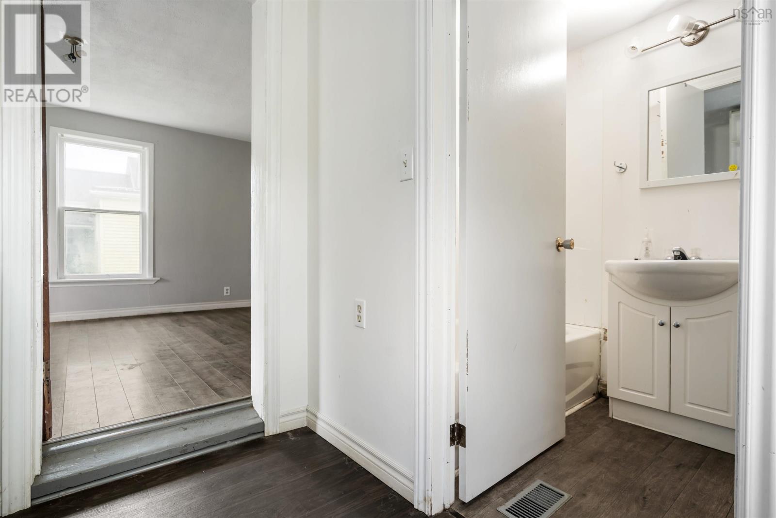 29 Edward Street, Plymouth, Nova Scotia  B0K 1S0 - Photo 7 - 202524945