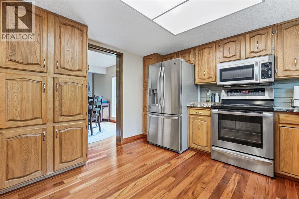 132 Oakmount Road Sw, Calgary, Alberta  T2V 4X4 - Photo 12 - A2261352