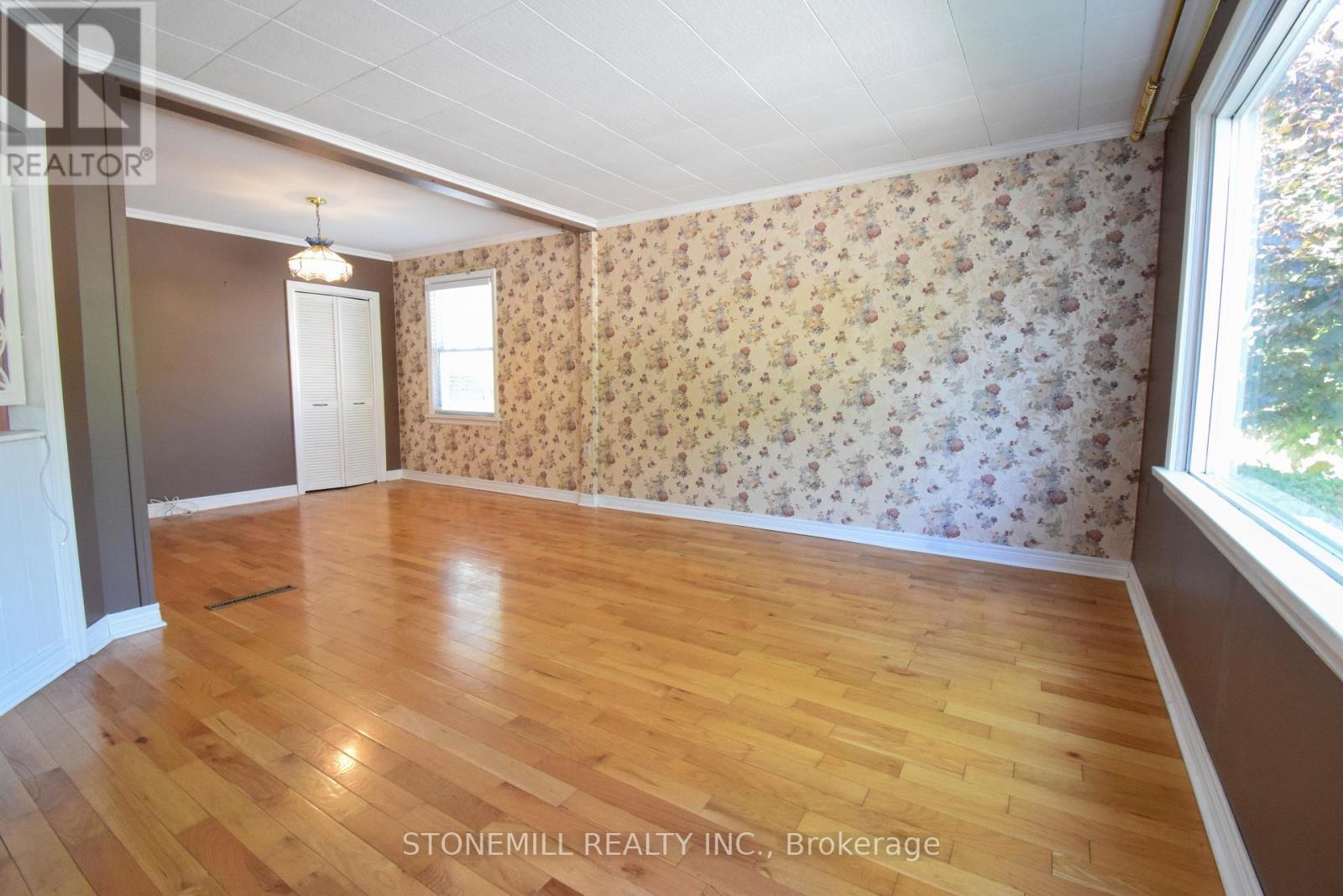 272 Carlton Street, St. Catharines, Ontario  L2N 1B9 - Photo 9 - X12441502