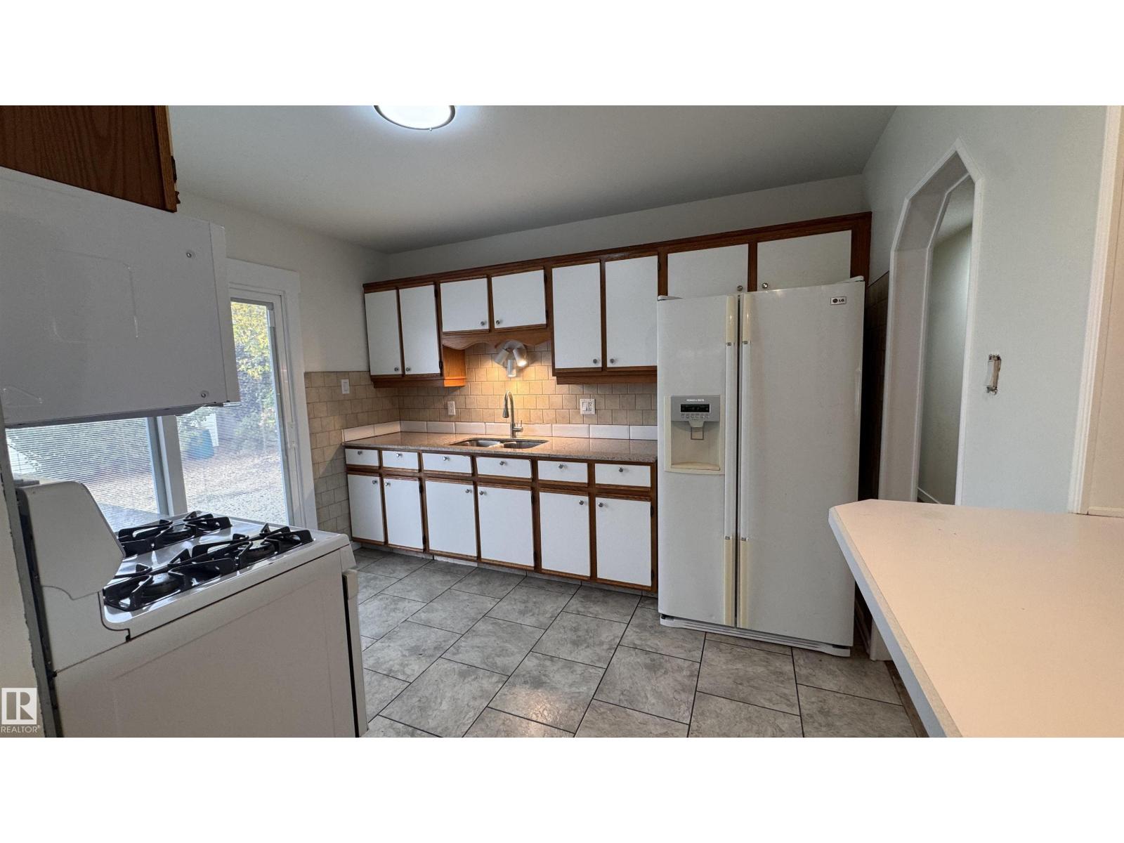 11022 160a St Nw, Edmonton, Alberta  T5P 3G7 - Photo 10 - E4460533