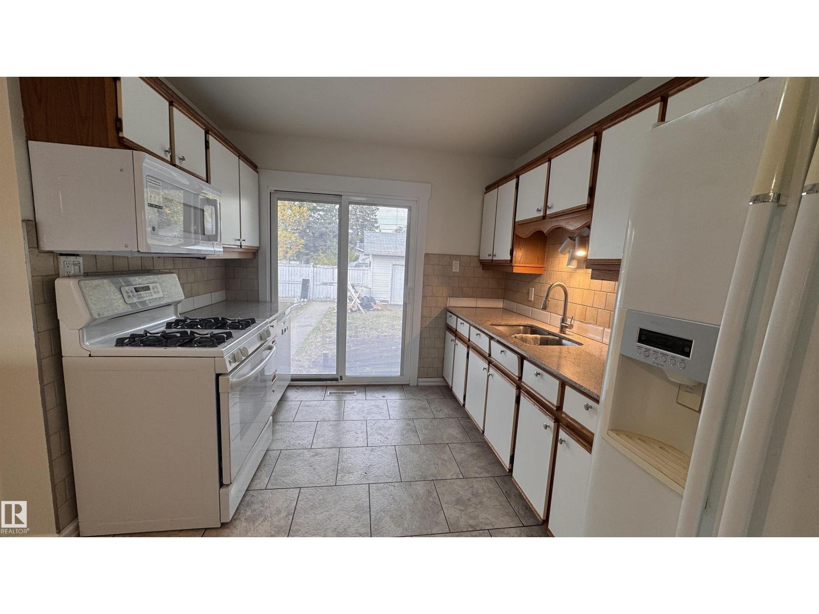 11022 160a St Nw, Edmonton, Alberta  T5P 3G7 - Photo 11 - E4460533
