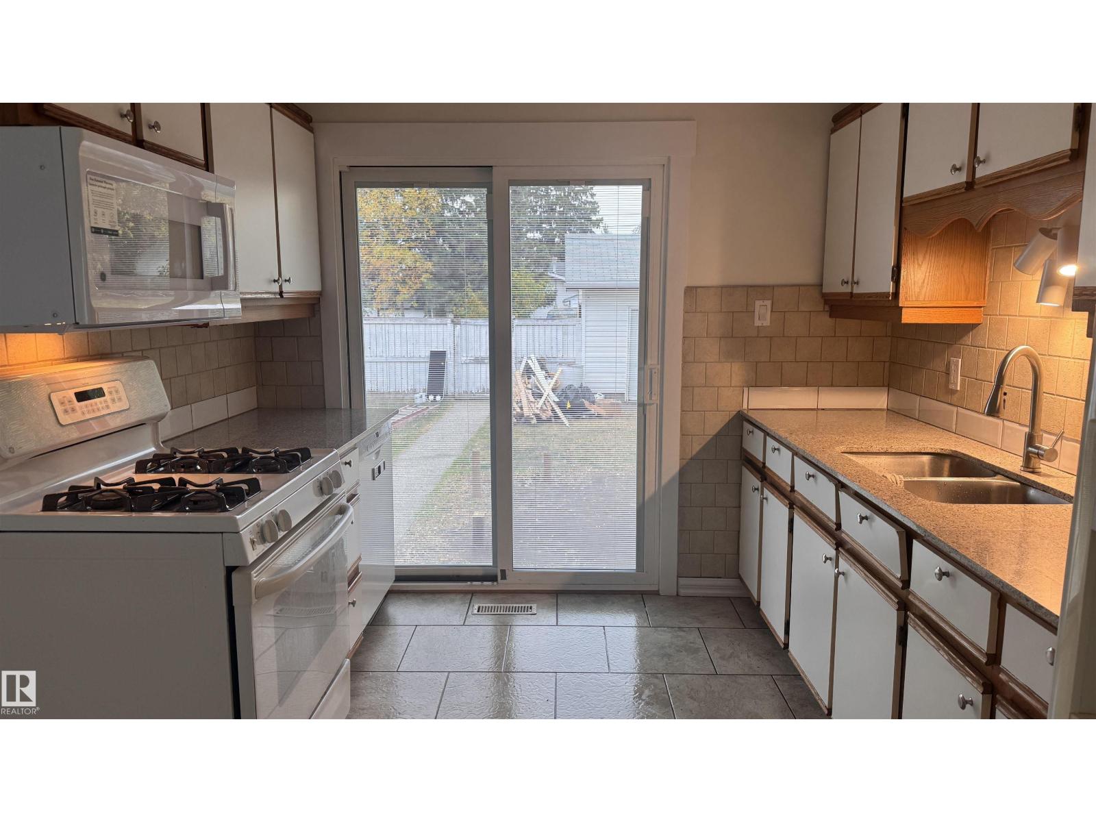 11022 160a St Nw, Edmonton, Alberta  T5P 3G7 - Photo 19 - E4460533