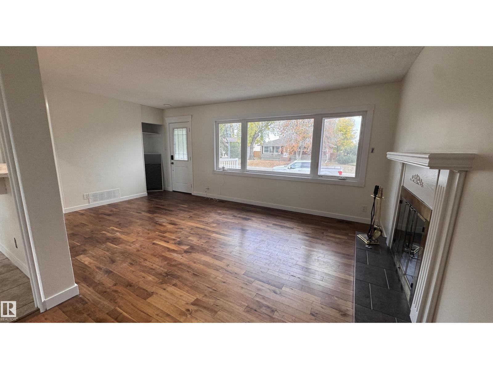 11022 160a St Nw, Edmonton, Alberta  T5P 3G7 - Photo 2 - E4460533