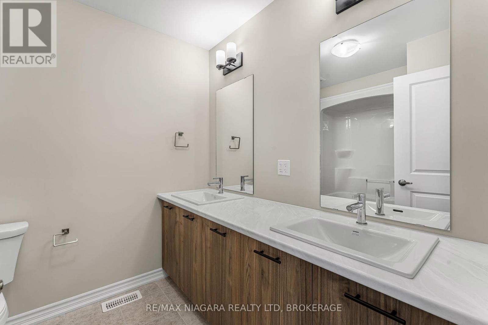 3219 Dominion Road, Fort Erie, Ontario  L0S 1N0 - Photo 29 - X12440854