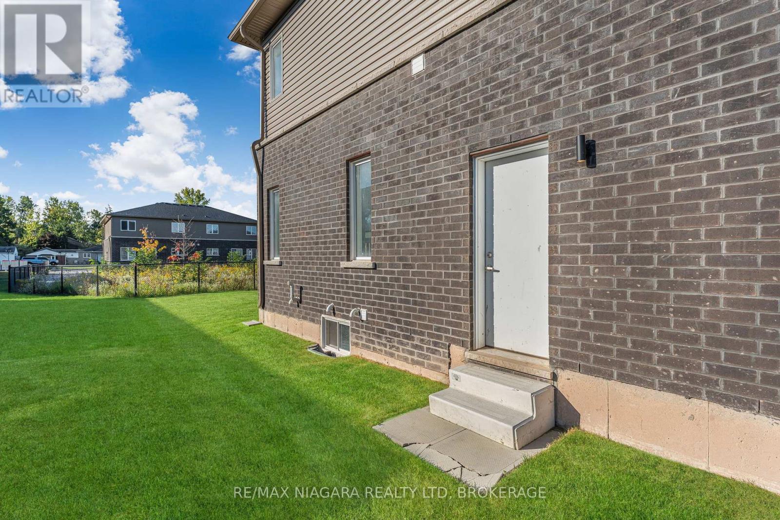 3219 Dominion Road, Fort Erie, Ontario  L0S 1N0 - Photo 36 - X12440854